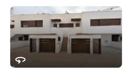 Vor unserer Wohnung, dem Eingang sowie dem Platz vor dem Tor können Sie Ihr Auto kostenlos parken.