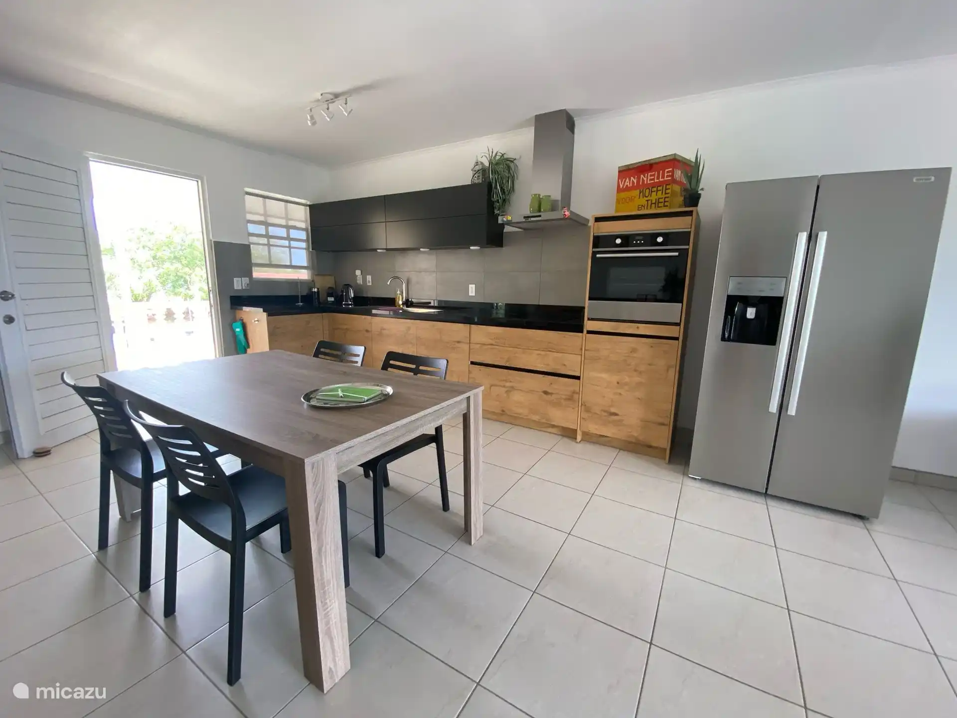 geräumiges Wohnzimmer mit allem Komfort