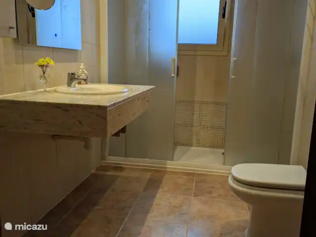 villa huren in Spanje, Costa Brava, Sant Feliu de Guíxols – Villa Casanova  En suite badkamer