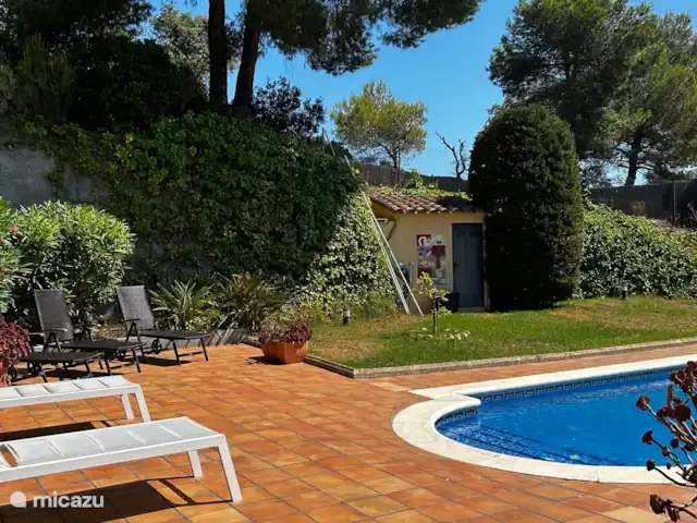 villa huren in Spanje, Costa Brava, Sant Feliu de Guíxols – Villa Casanova  5 ligbedden aan het zwembad