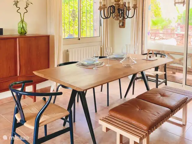 villa huren in Spanje, Costa Brava, Sant Feliu de Guíxols – Villa Casanova  Eettafel met zicht op zwembad