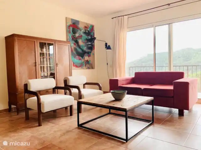 villa huren in Spanje, Costa Brava, Sant Feliu de Guíxols – Villa Casanova  Zitkamer met uitzicht op de bergen en de zee