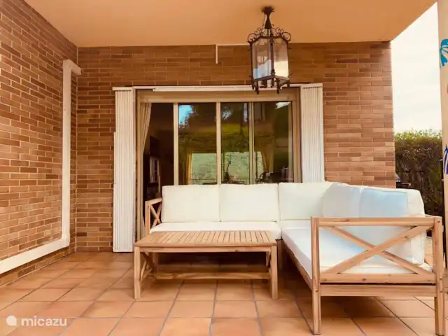 villa huren in Spanje, Costa Brava, Sant Feliu de Guíxols – Villa Casanova  Overdekt chill out terras