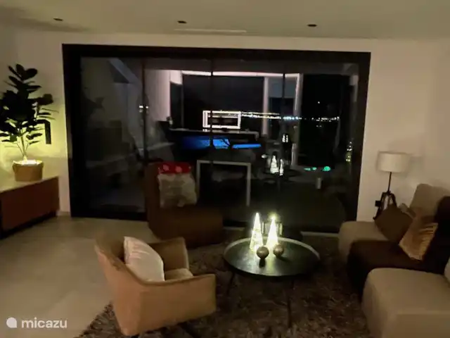 Casa Vista Mar piscine privée et ascenseur | Espagne, Costa Blanca, Rojales - appartement Le salon ambiance le soir