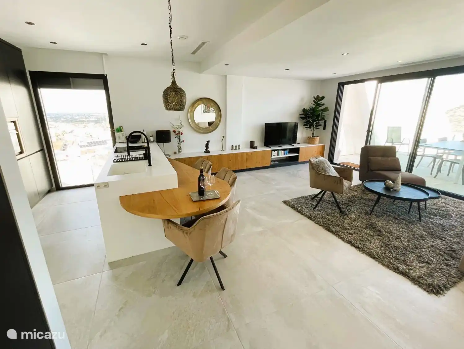 Spacious lounge area, with adjoining the downstairs terrace. Lots of light in the spacious luxury living room and kitchen