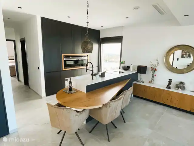 Casa Vista Mar piscine privée et ascenseur | Espagne, Costa Blanca, Rojales - appartement Cuisine ultramoderne avec toutes les commodités telles qu’un four et un micro-ondes, un lave-vaisselle, une machine Nespresso, une bouilloire et toutes les nécessités de base