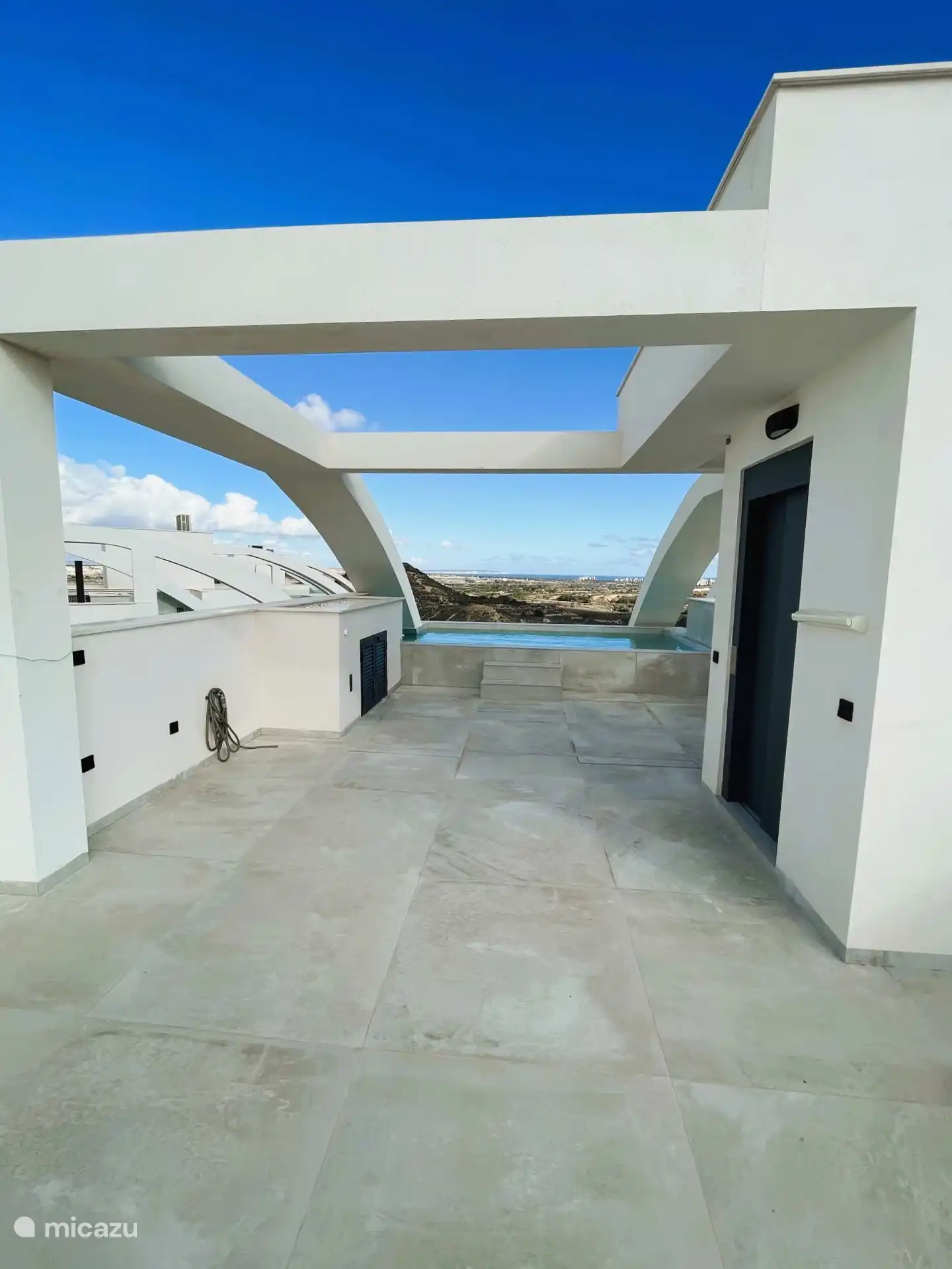 Great outdoor space with private pool