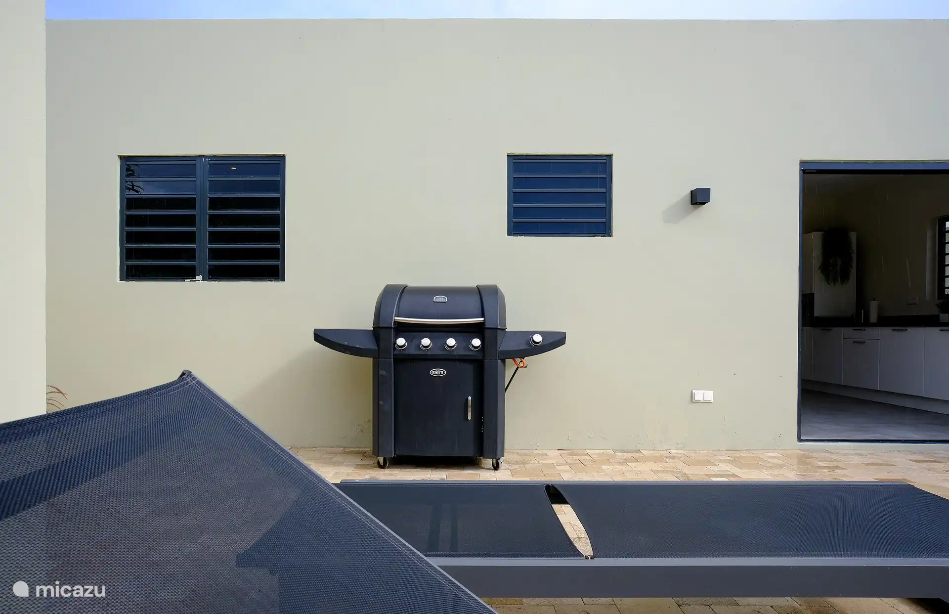 Barbecue à gaz moderne disponible