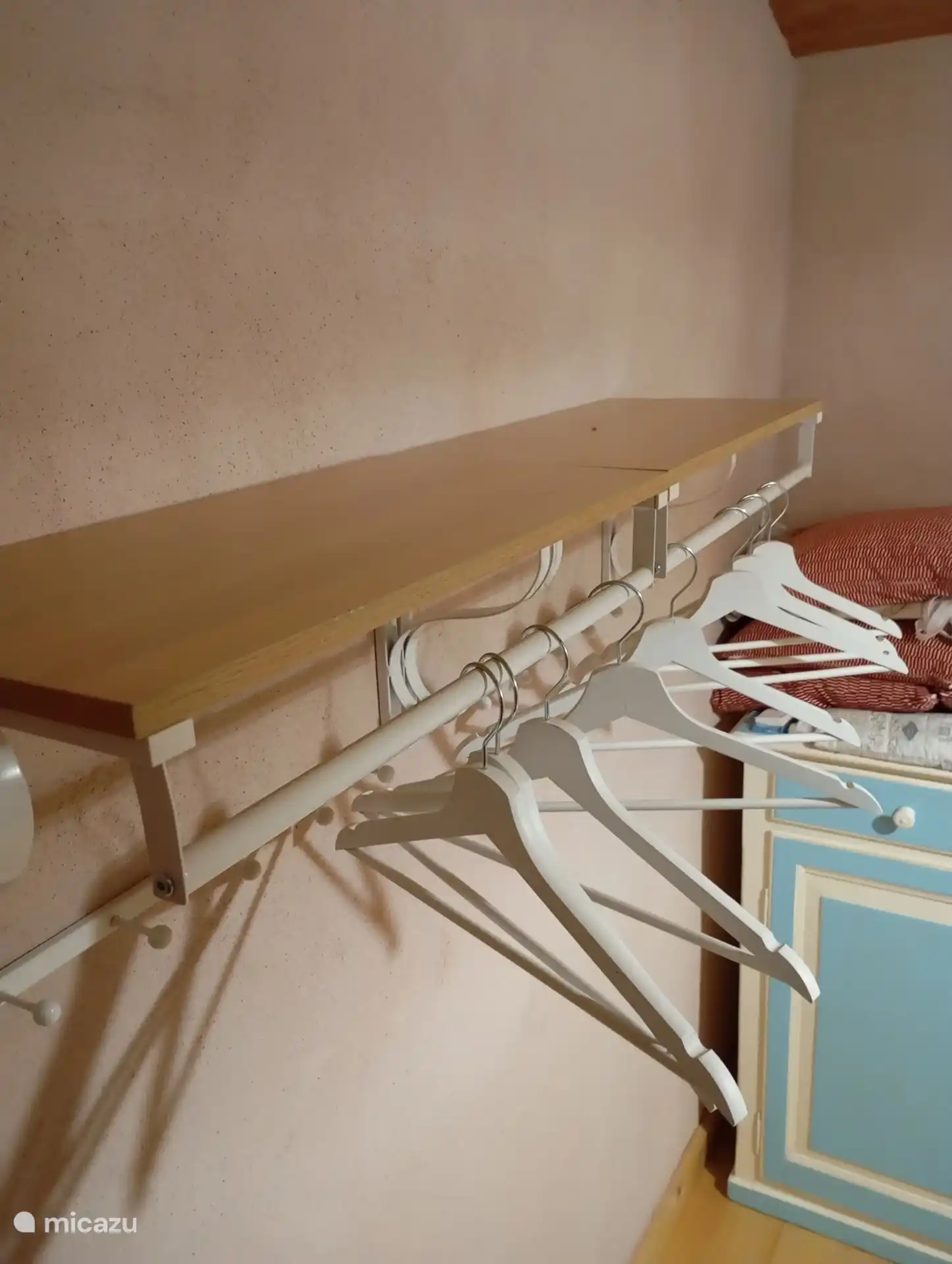 Schlafzimmer für bis zu 4 Personen mit Holzstruktur und Meerblick