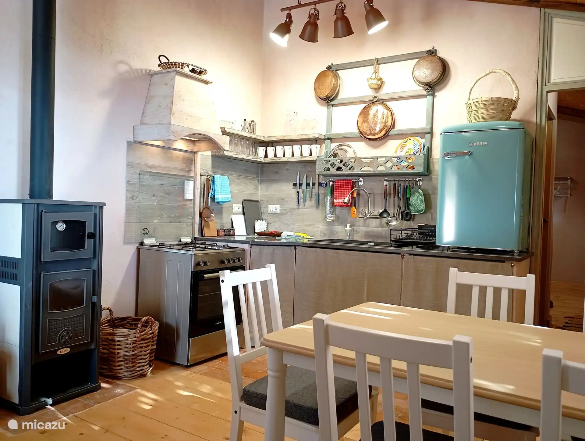 Wohnzimmer mit Küche mit Meerblick