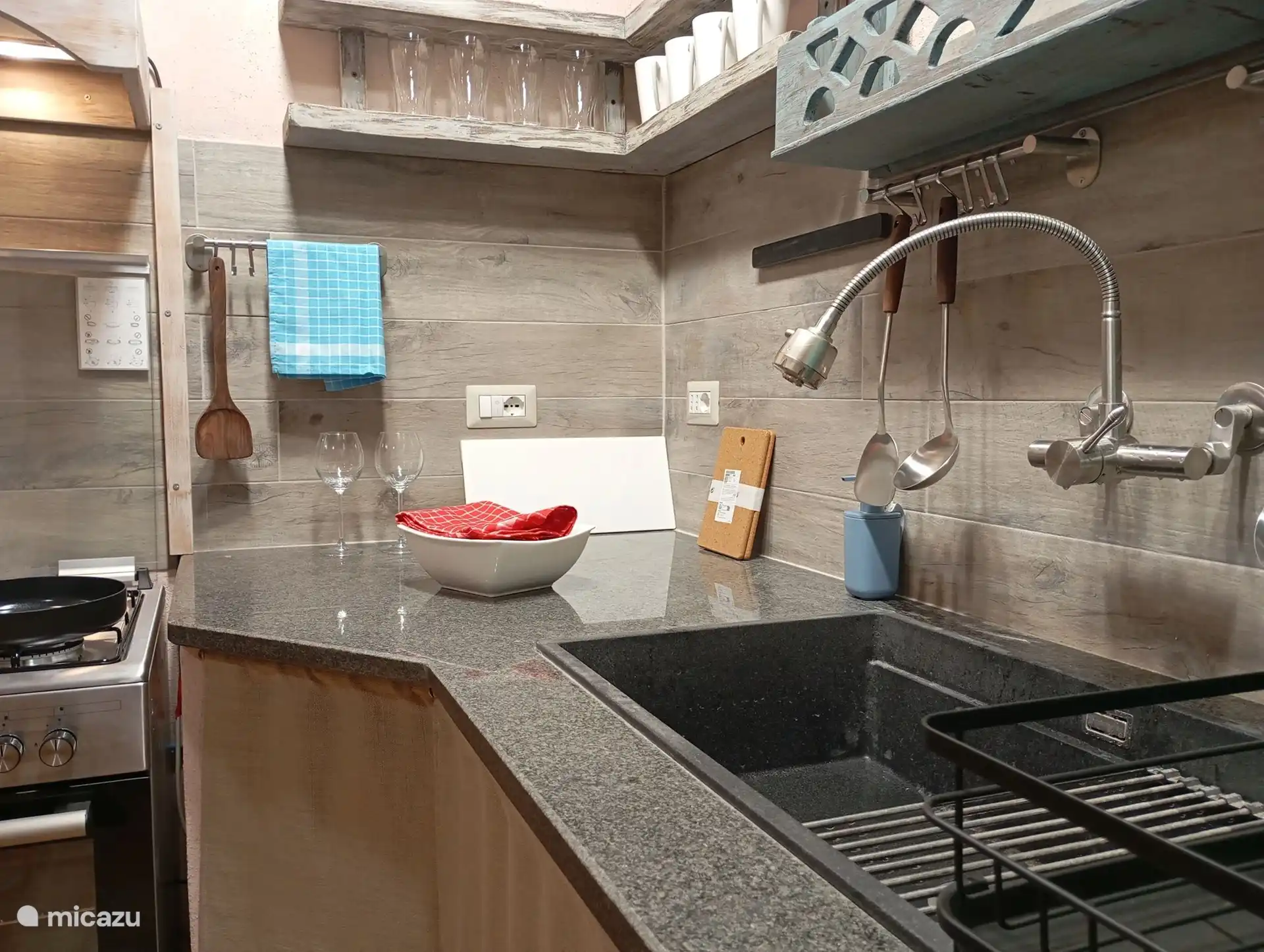 Wohnzimmer mit Küche mit Meerblick