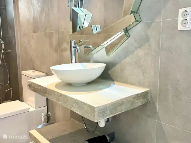 Apartamento Blue Icon en Mambo Beach en Curazao, Banda Arriba (este), Mambo Beach - apartamento El cuarto de baño.