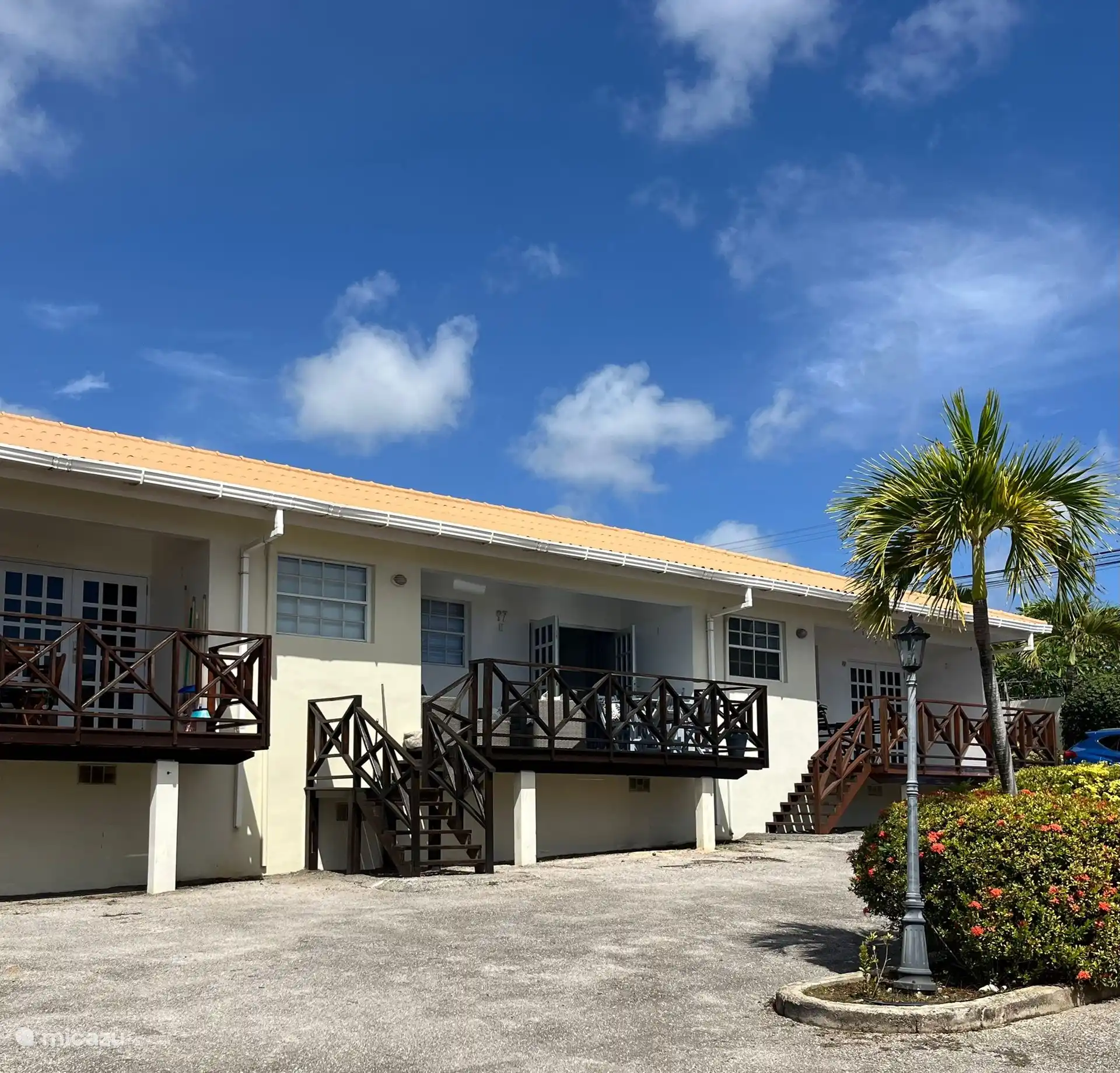 L’appartement est situé à Barracuda Apartments, à seulement 2 minutes de la plage de Mambo.