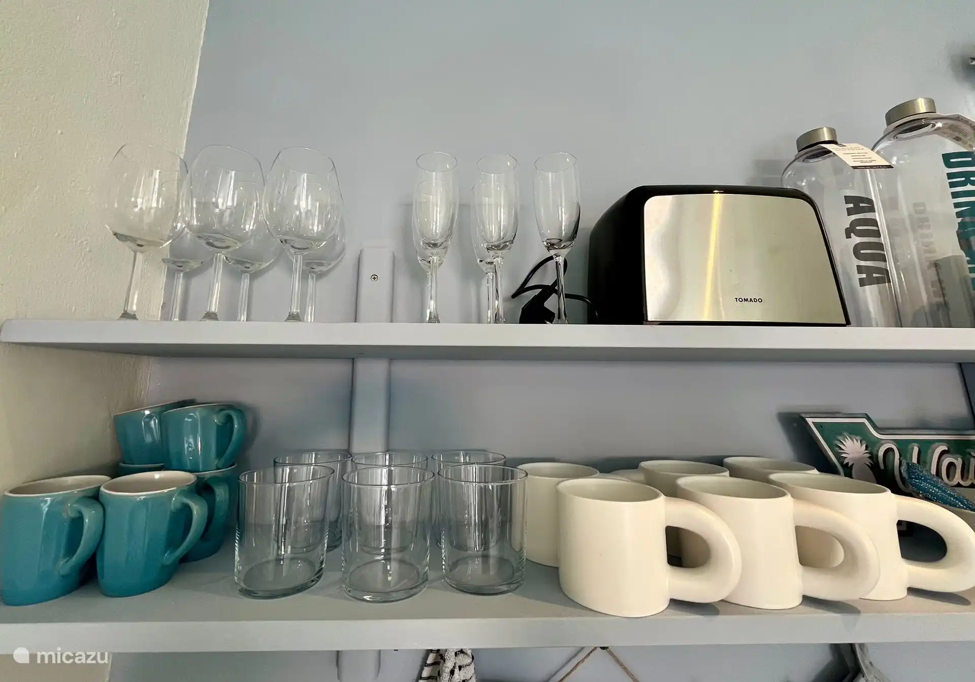 Une cuisine moderne entièrement équipée avec tout ce qu’il faut pour que vous passiez de bons repas.