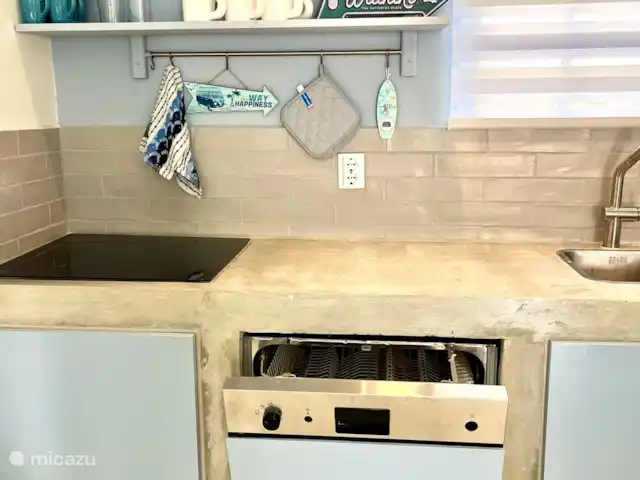 Apartamento Blue Icon en Mambo Beach en Curazao, Banda Arriba (este), Mambo Beach - apartamento Un lavavajillas está disponible durante su estancia.