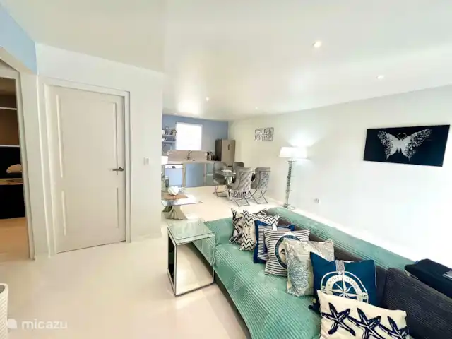 Apartamento Blue Icon en Mambo Beach en Curazao, Banda Arriba (este), Mambo Beach - apartamento Sala de estar estilo playa.