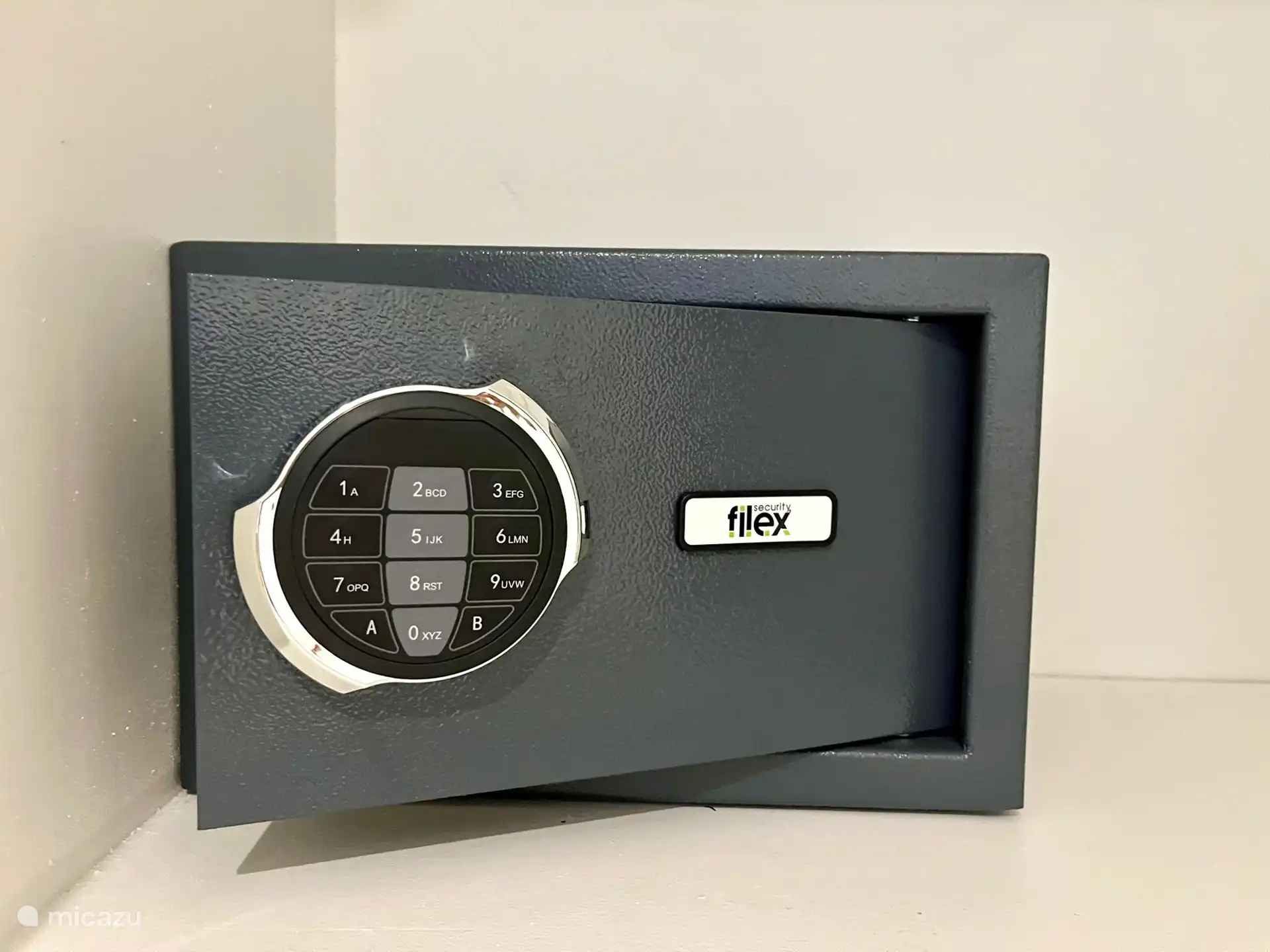 Un coffre-fort est à votre disposition à l’intérieur de la chambre.