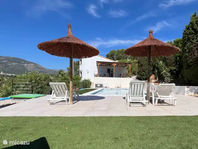 villa huren in Spanje, Costa Blanca, Alcalali – Villa Relax Het zwembad met terras