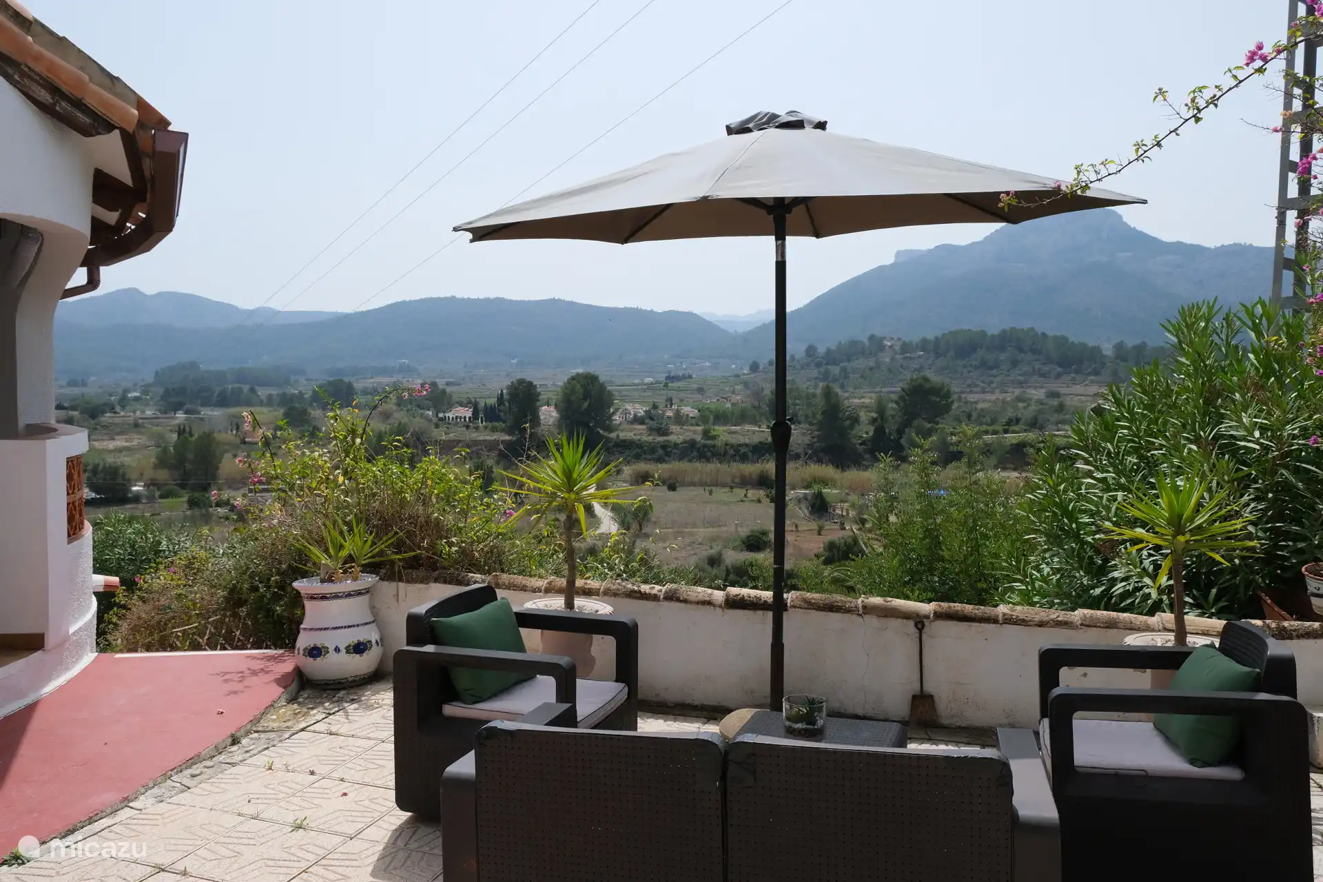 Mehrere Terrassen sorgen für unterschiedliche Ausblicke