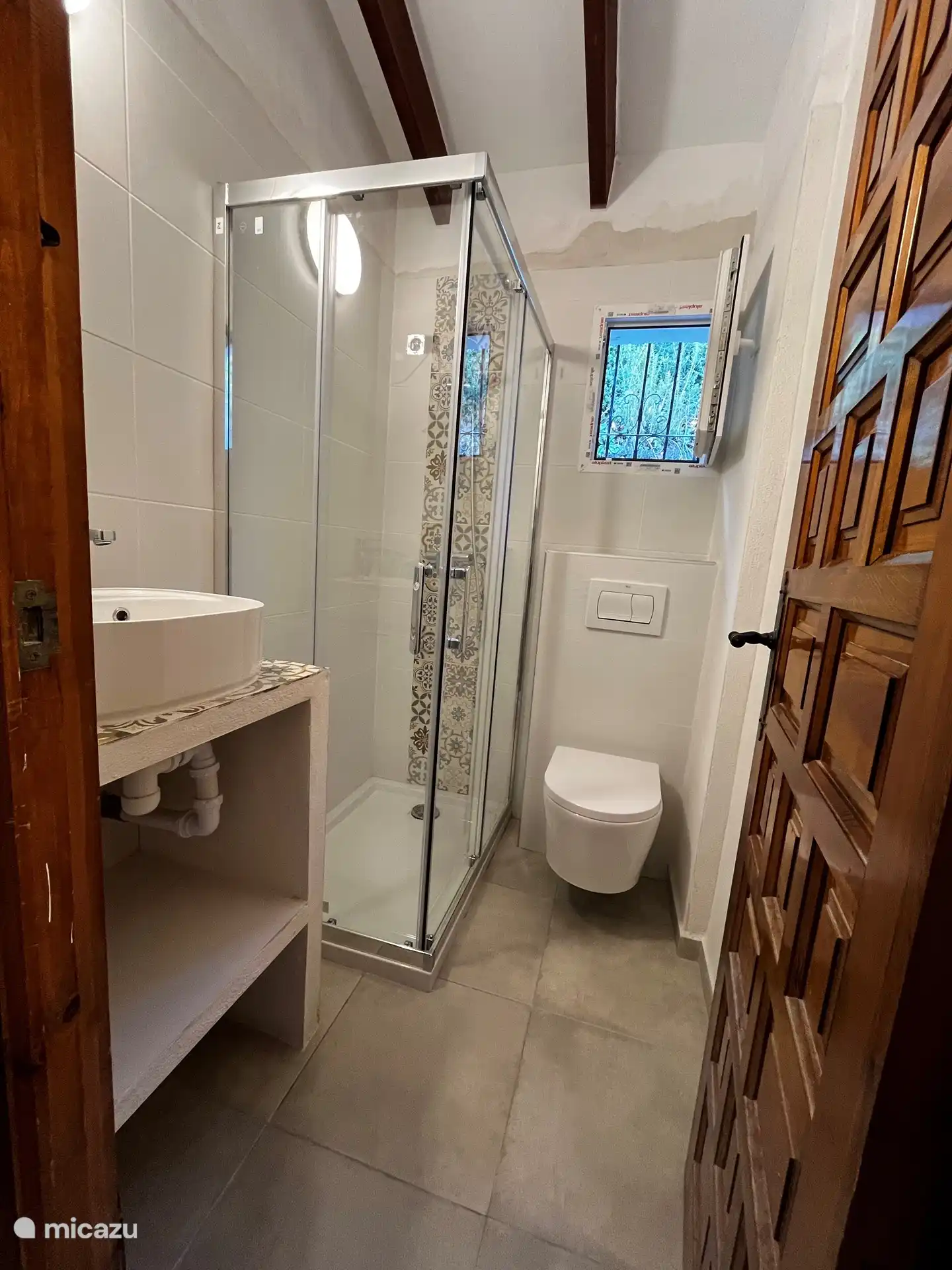 das Gästebad für das 2. Schlafzimmer und das Schlafsofa auf dem Dachboden