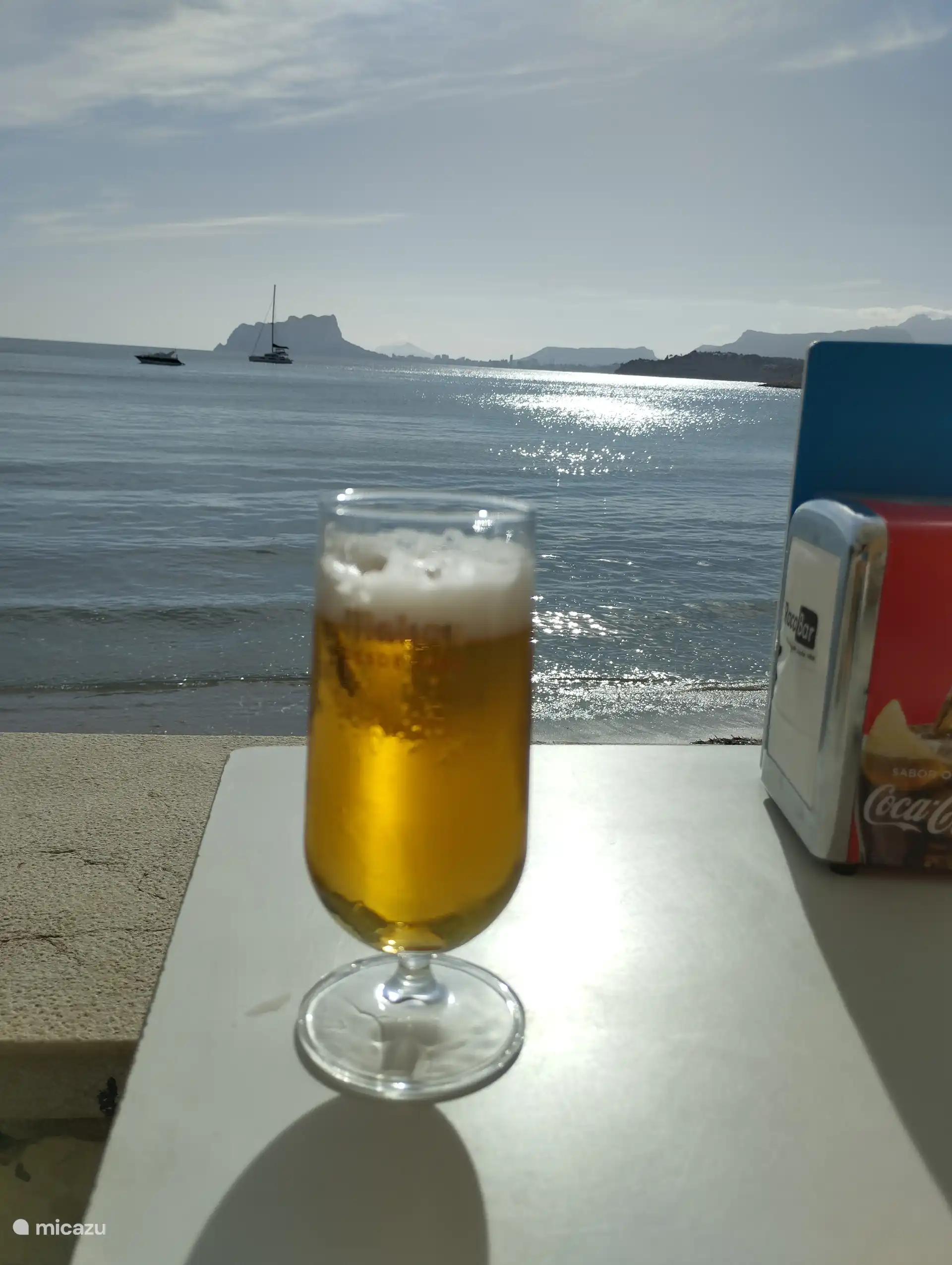 J’ai dégusté une bière sur la terrasse au bord de la mer en décembre. 