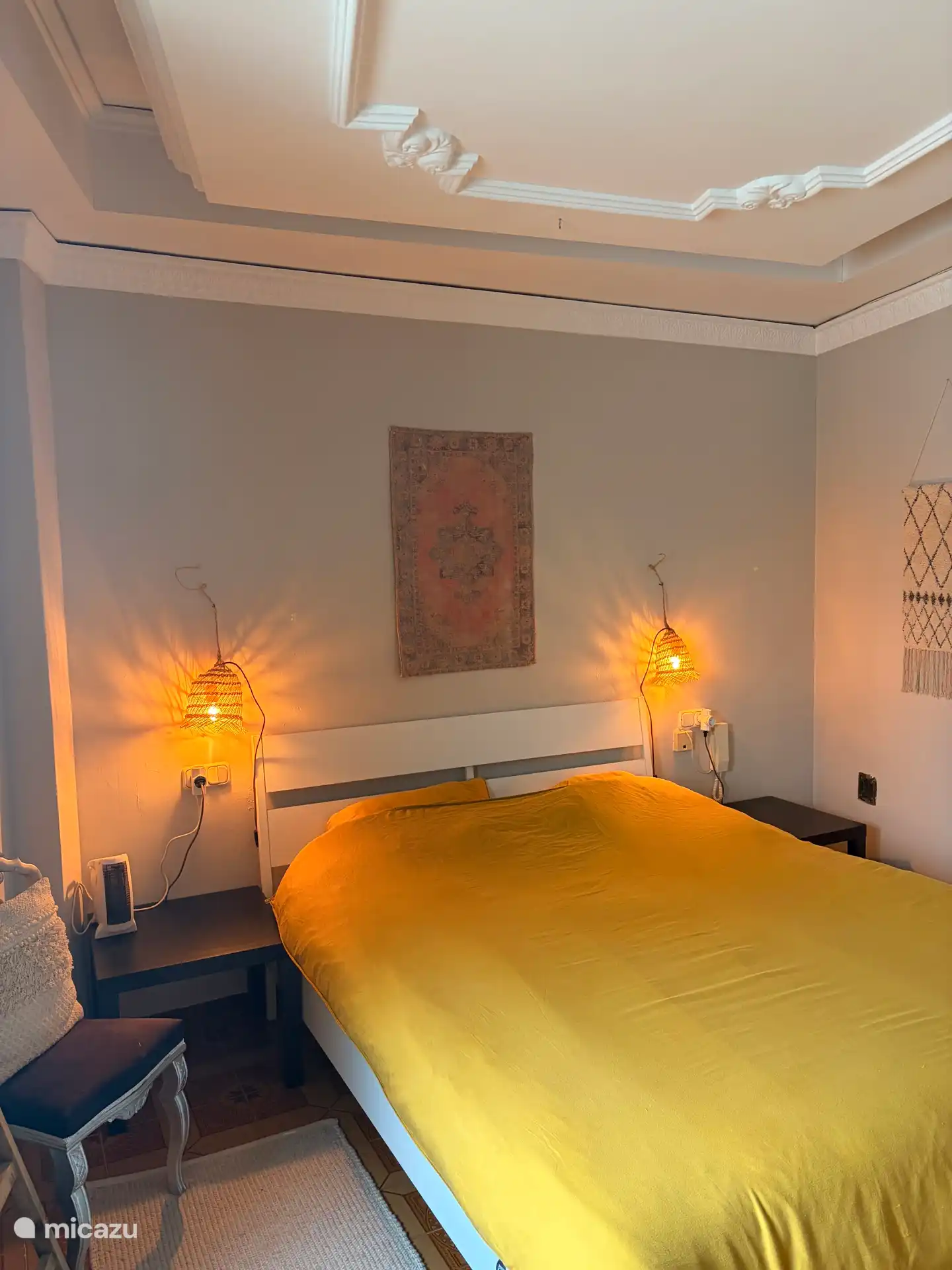 grote slaapkamer met 2 persoons bed