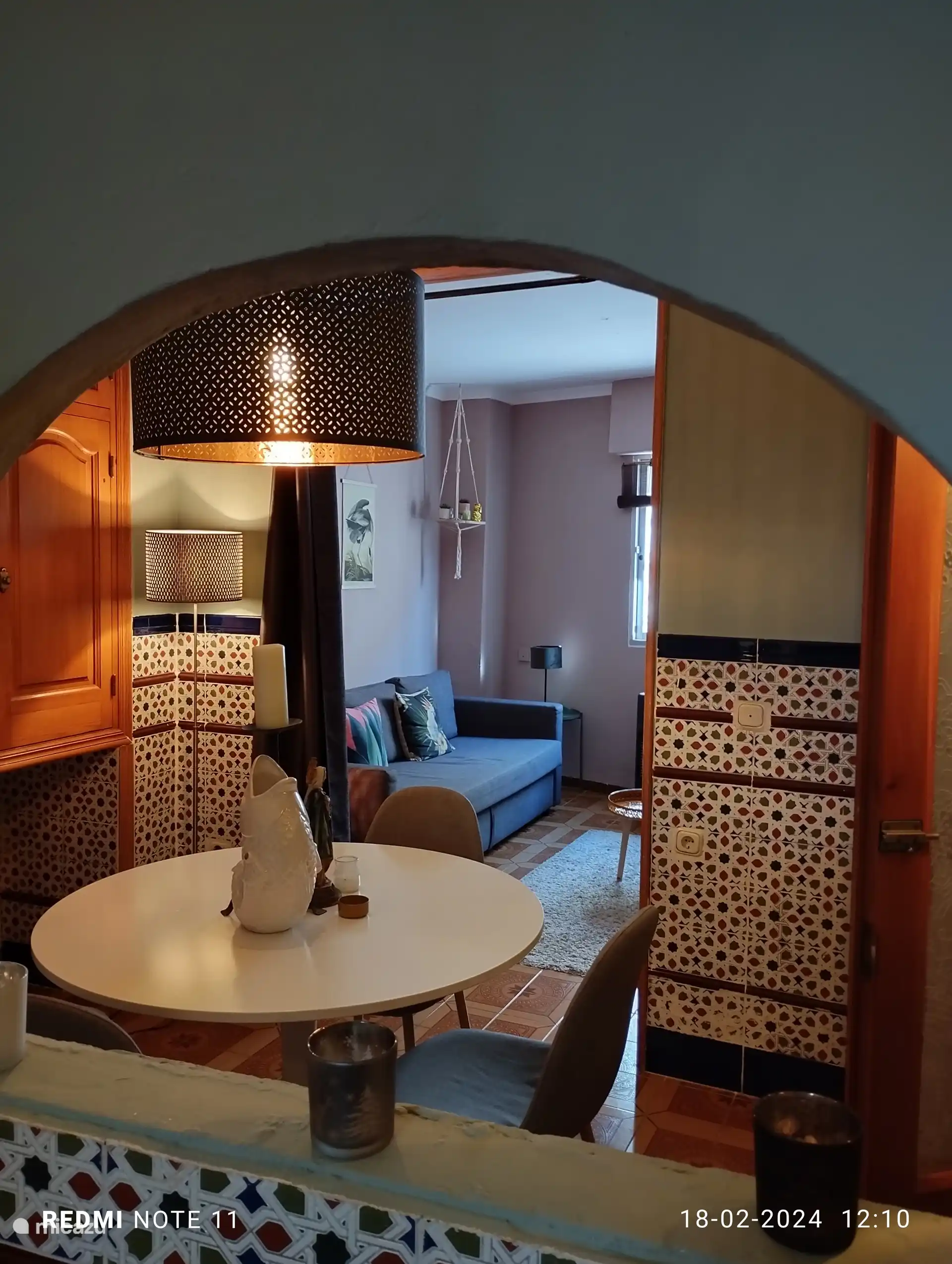 eetkamer met zicht op woonkamer 2