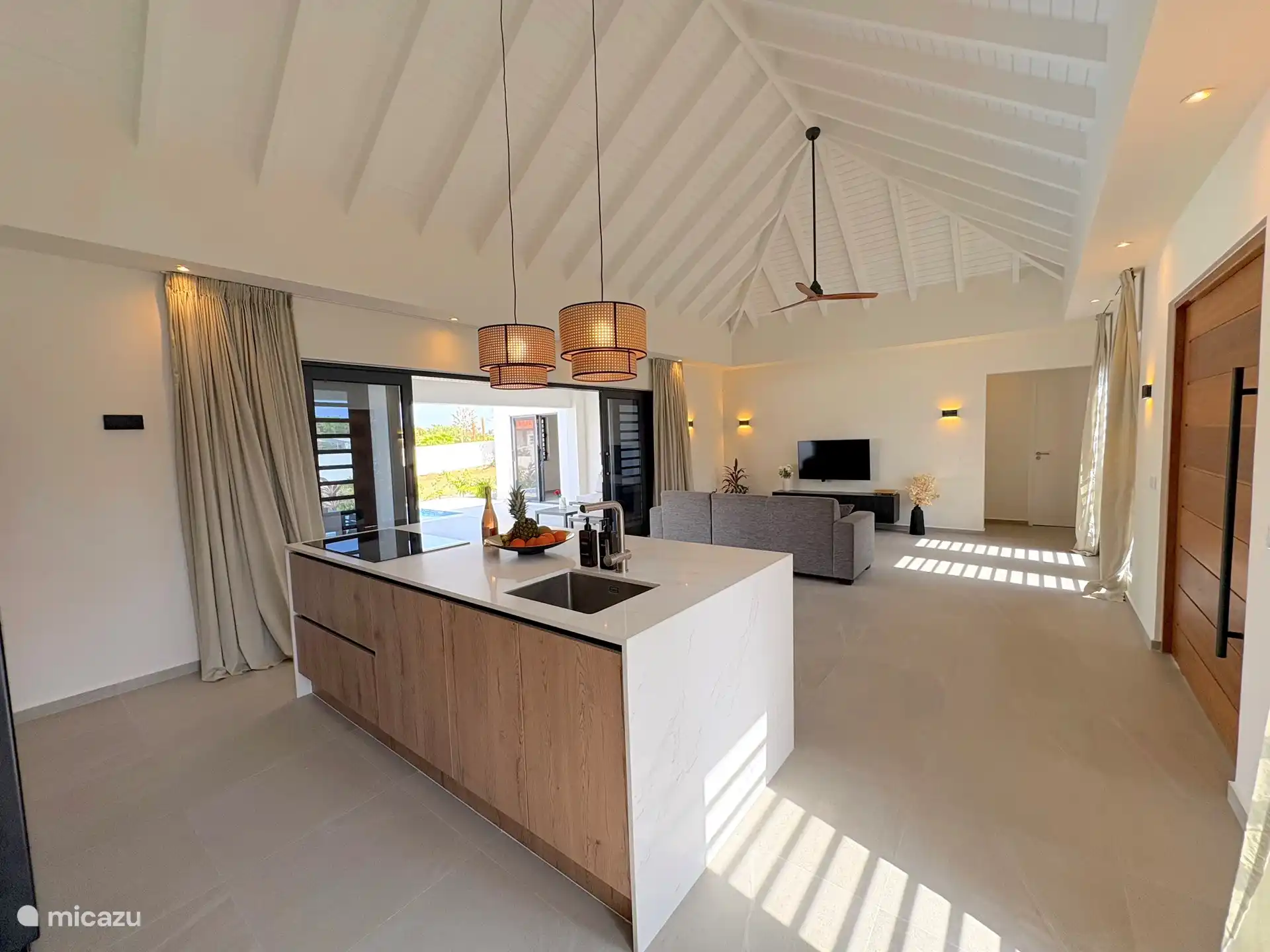 Une cuisine ouverte qui se connecte parfaitement au salon