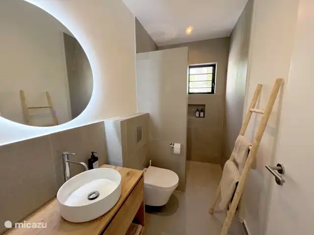 Villa Picobello | Curaçao, Banda Ariba (est), Jan Sofat - villa Belle salle de bain, avec douche à effet pluie, toilettes et lavabo