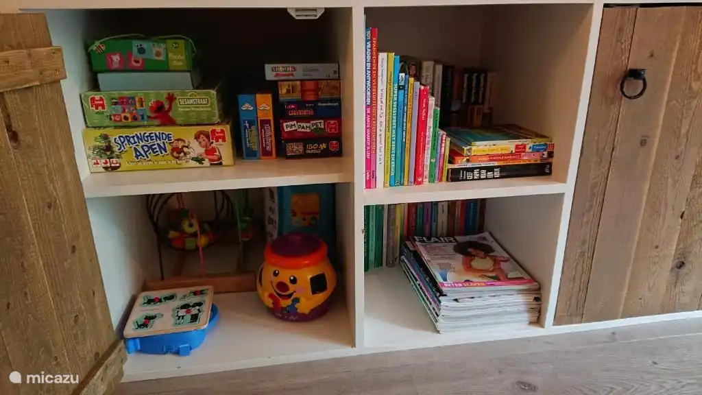 Spiele, Spielzeug und Bücher