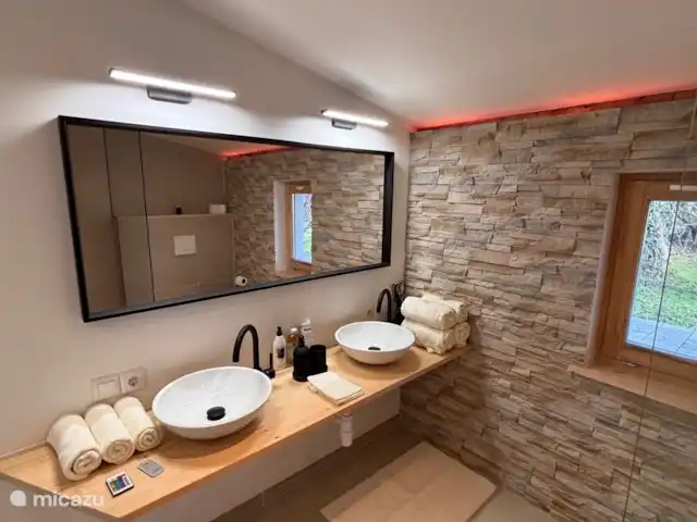 casa vacacional en Hungría, Tatabánya, Moszgo – Fehér Borház Baño