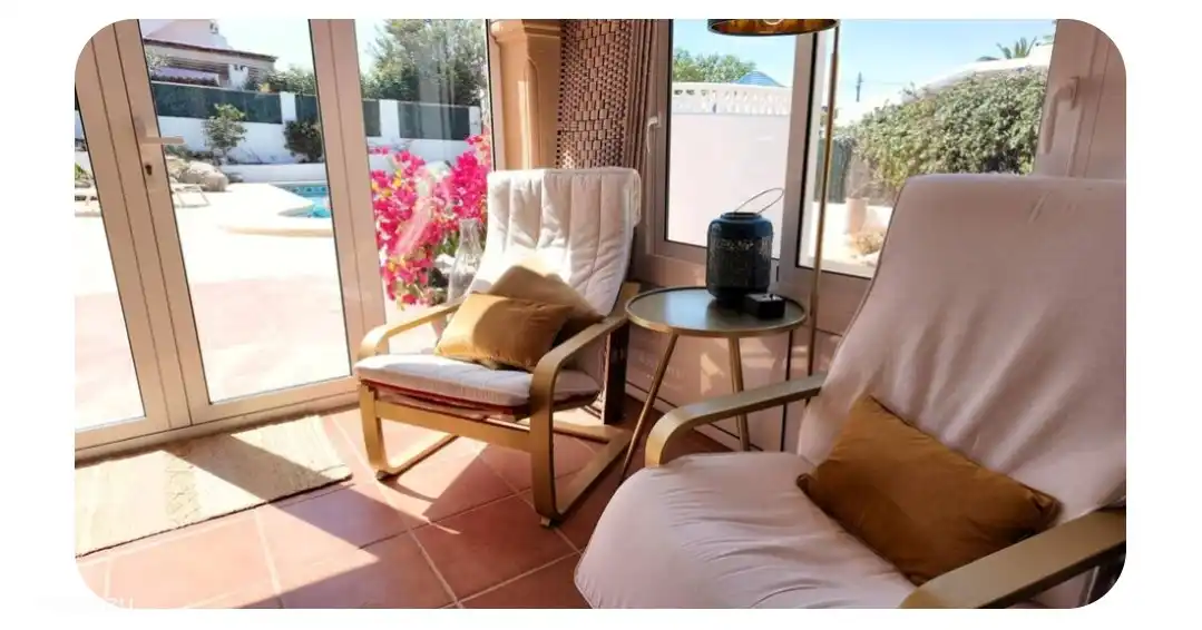 glassfenced addition to living