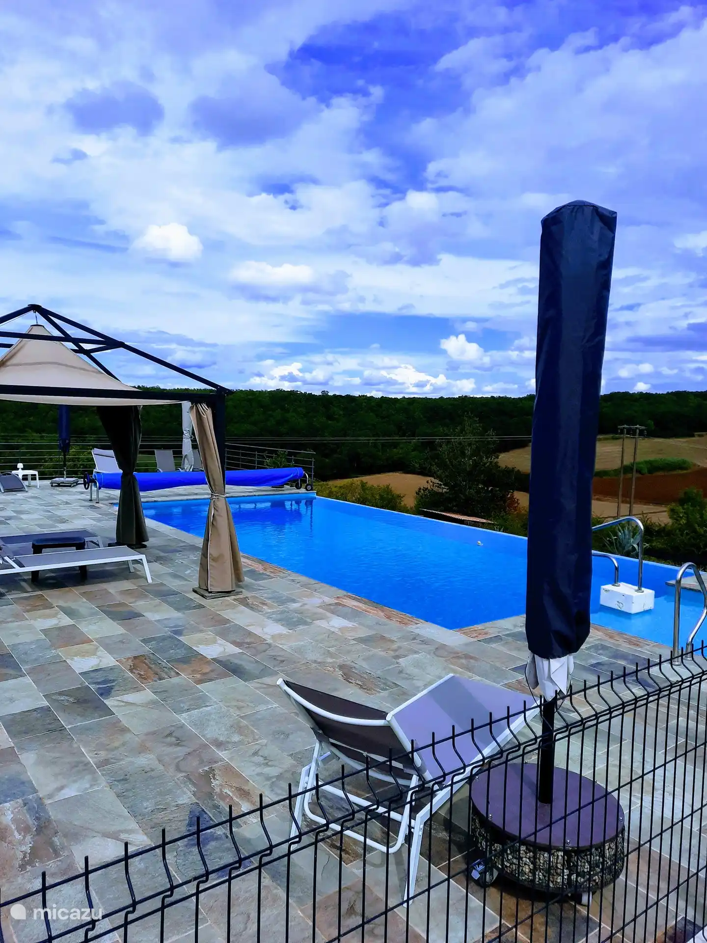 Infinty swimming pool, with magnificent views