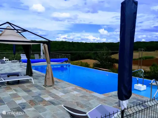 Laurier rose | France, Lot-et-Garonne, Massels - maison de vacances Piscine infinie, avec vue magnifique