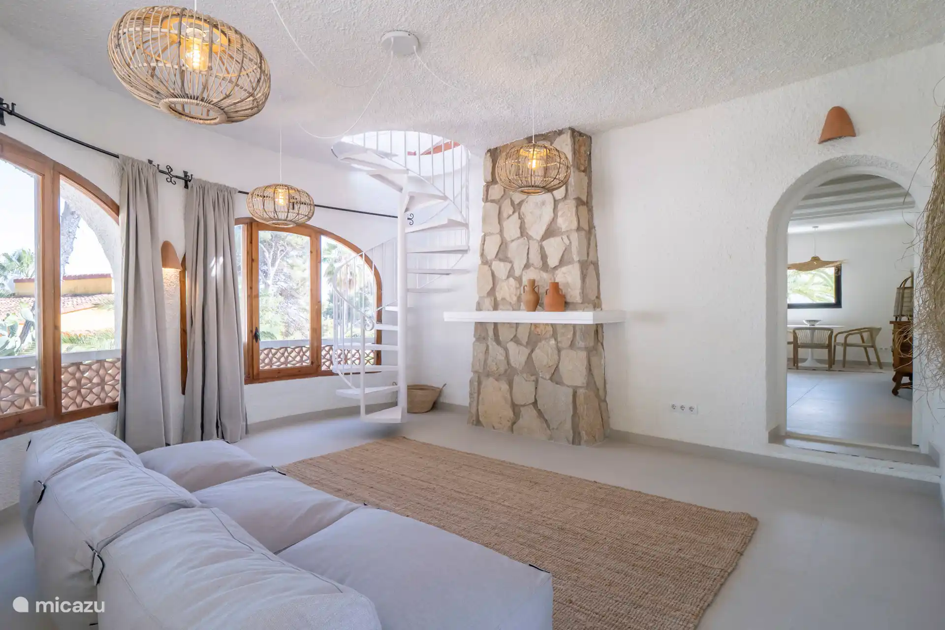 Naya mit Treppe zur Dachterrasse