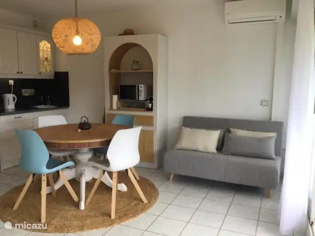 Residentie met zwembad PONANT | France, Hérault, La Grande-Motte - appartement Salon / cuisine avec canapé dépliable si besoin