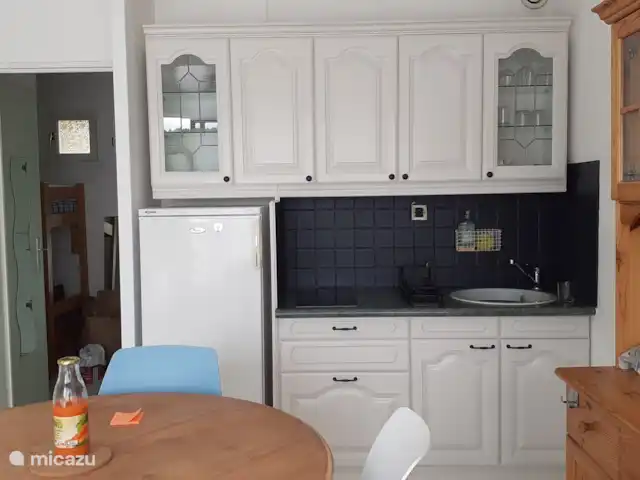 Residentie met zwembad PONANT | France, Hérault, La Grande-Motte - appartement Cuisine équipée : réfrigérateur, plaques cuisson, micro-onde, machine à café Nespesso