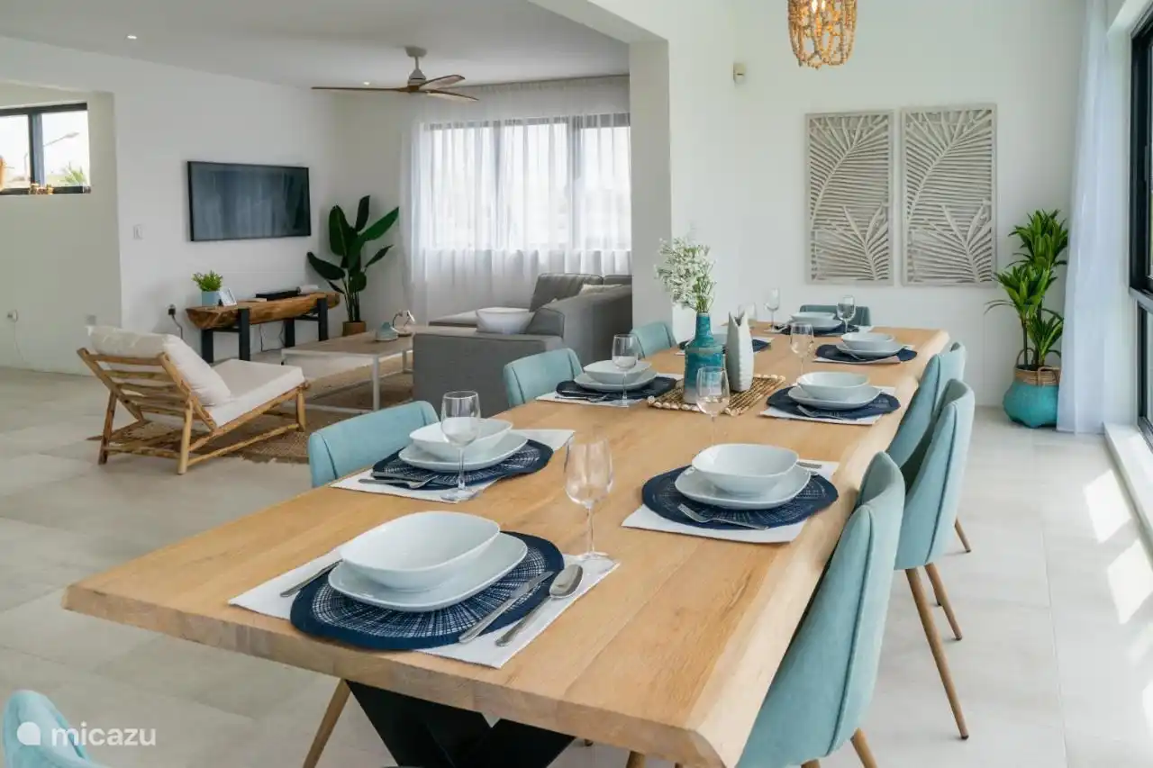 Gezellige 8-persoons eettafel