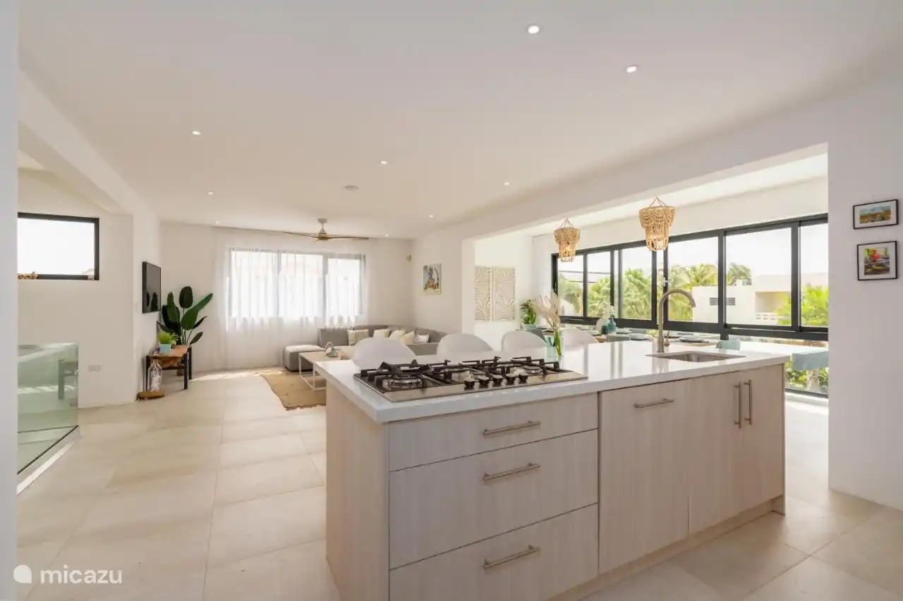 Open keuken zodat contact gehouden kan worden met de andere gasten.