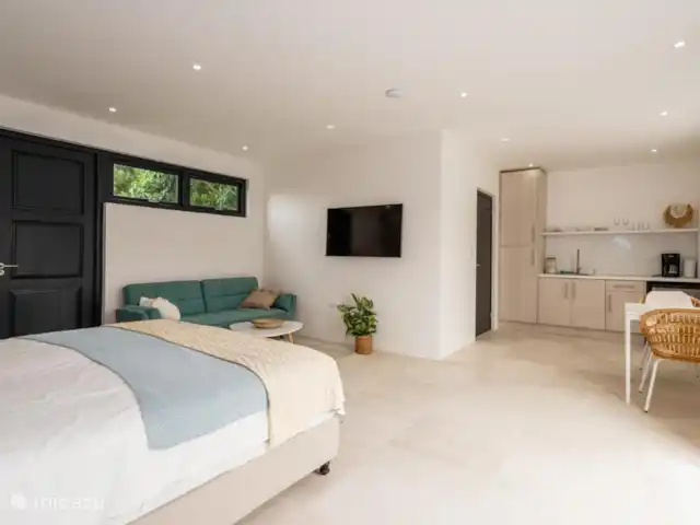 Villa Coastal Bliss en Jan Thiel en Curazao, Banda Arriba (este), Vista Royal - villa Dormitorio 4 en la planta baja, con su propia cocina americana y baño privado.