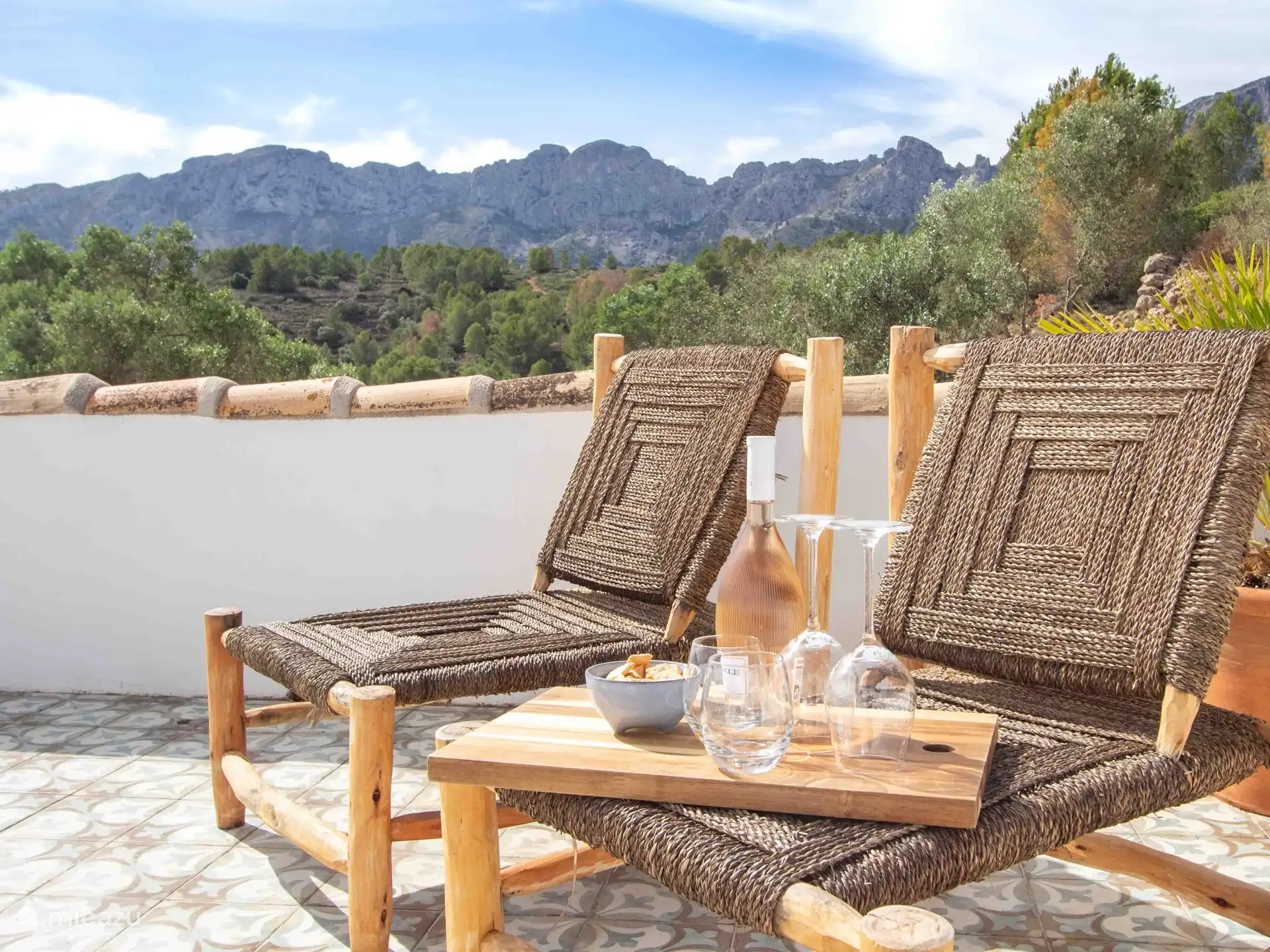 Finca Jabali - Dakterras met Loungeset.