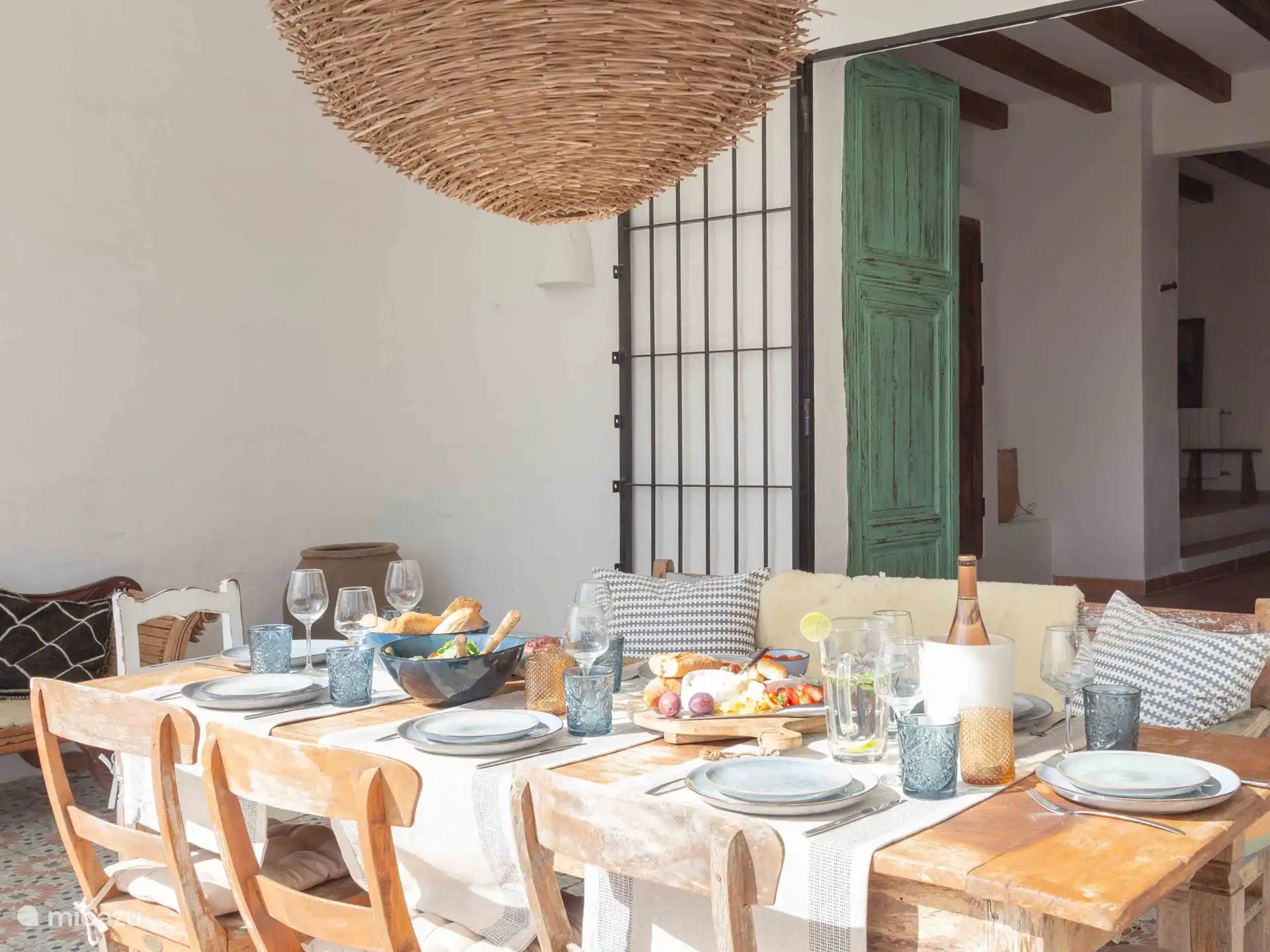 Finca Jabali - Lunch is geserveerd op het overdekte terras! 