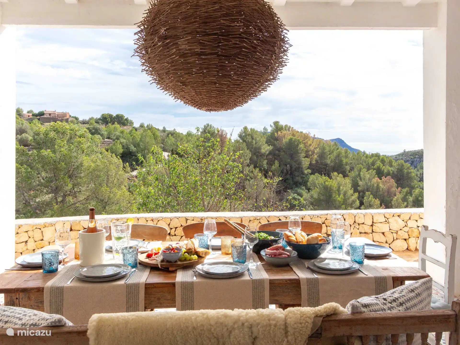Finca Jabali - Overdekt terras met prachtig panoramisch zicht.