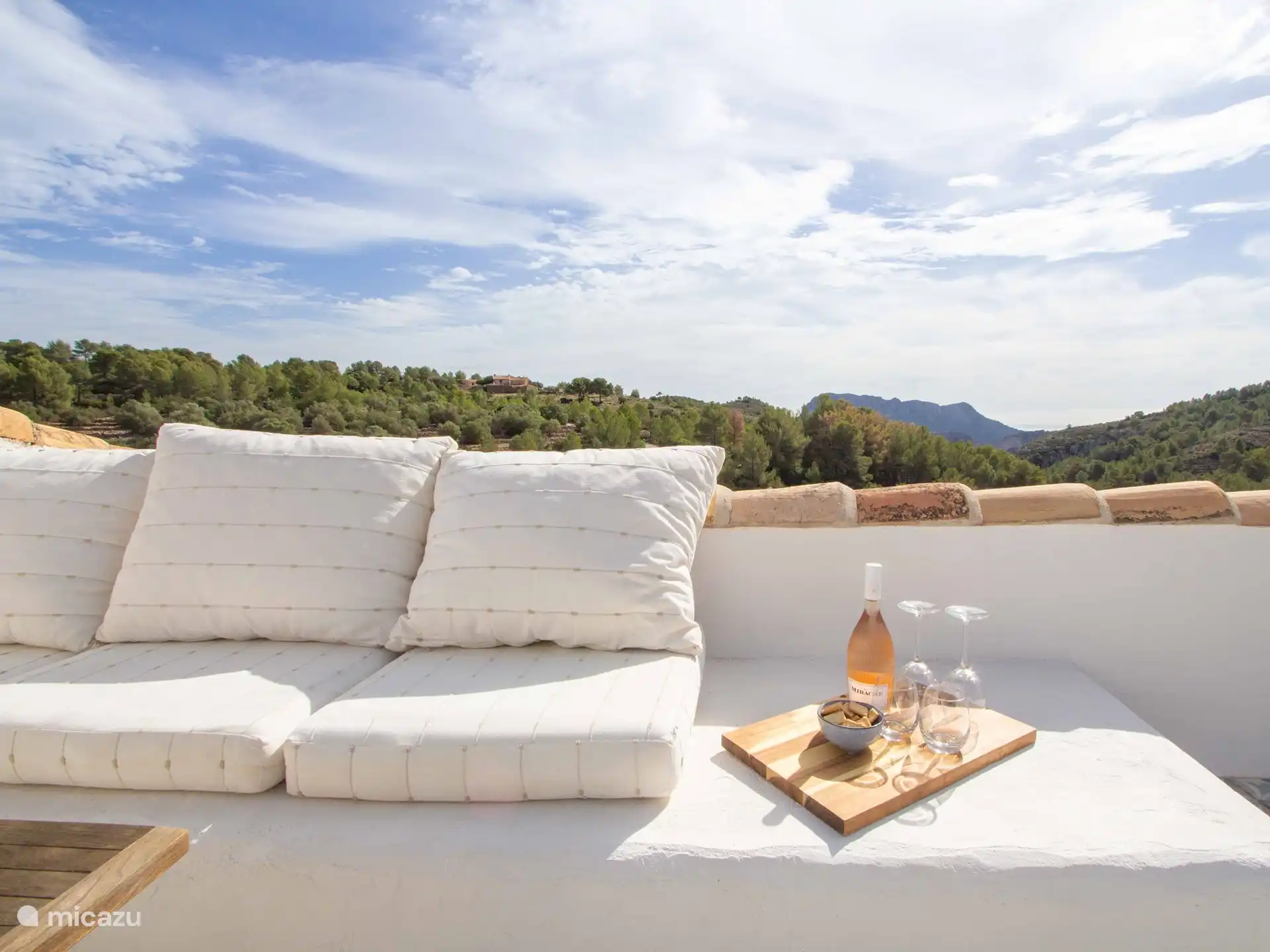 Finca Jabali - Dakterras met zee- en bergzicht. 