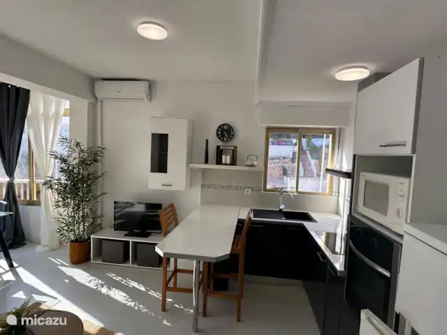 Cala V en España, Costa Blanca, Santa Pola - apartamento Cocina abierta