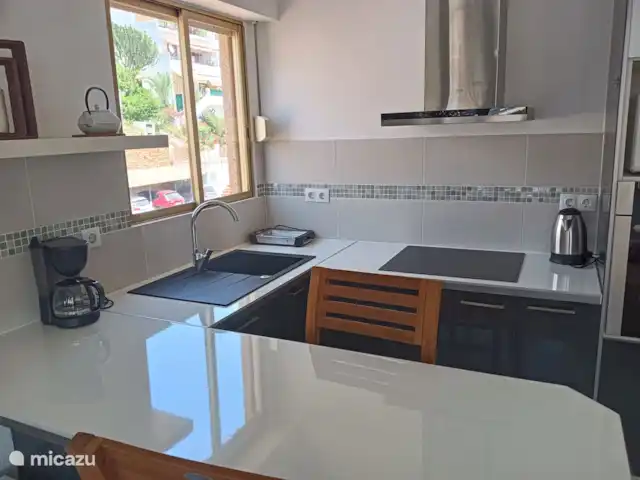 Cala V en España, Costa Blanca, Santa Pola - apartamento Cocina abierta