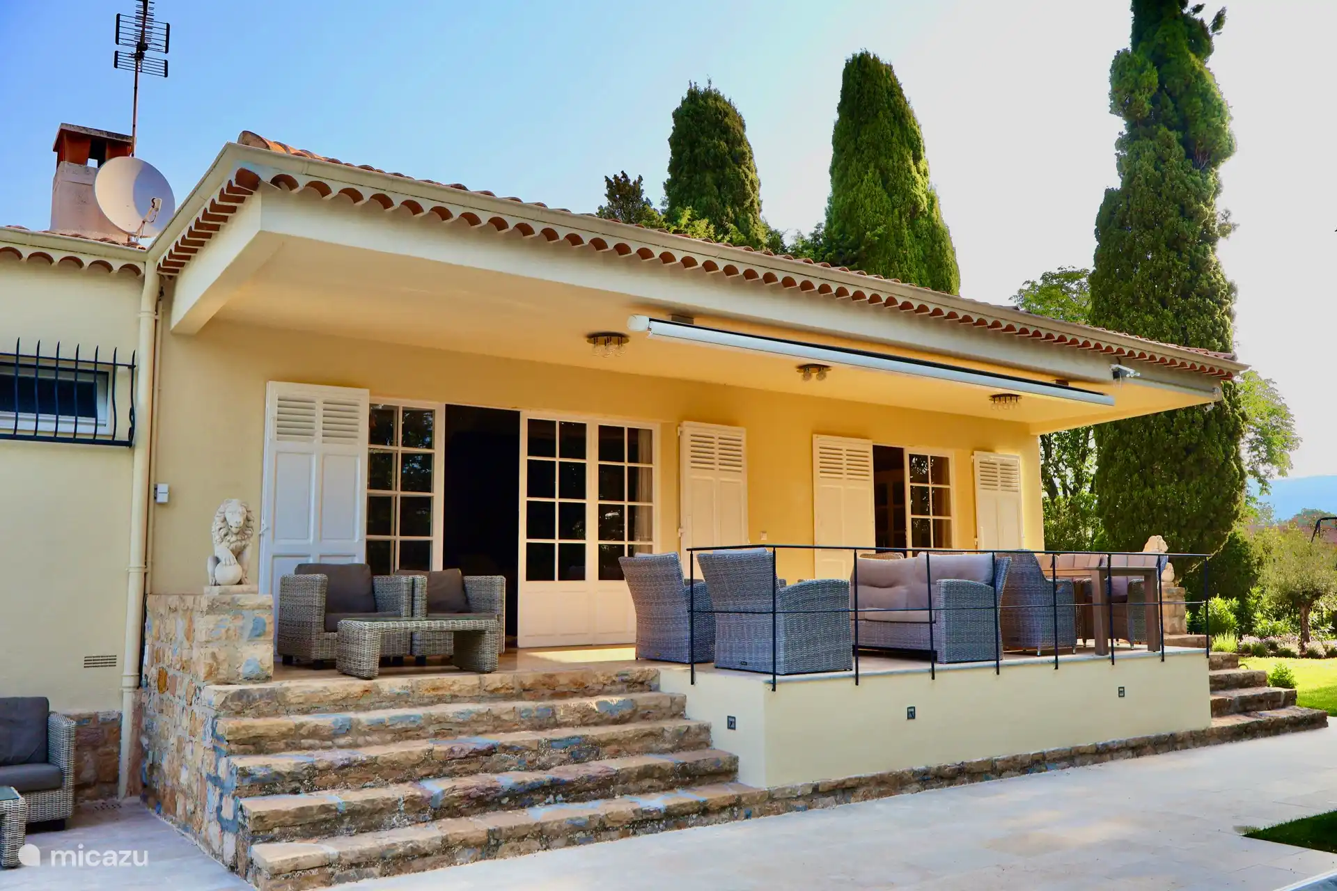 Large terrace at the house with a view over the garden and the swimming pool