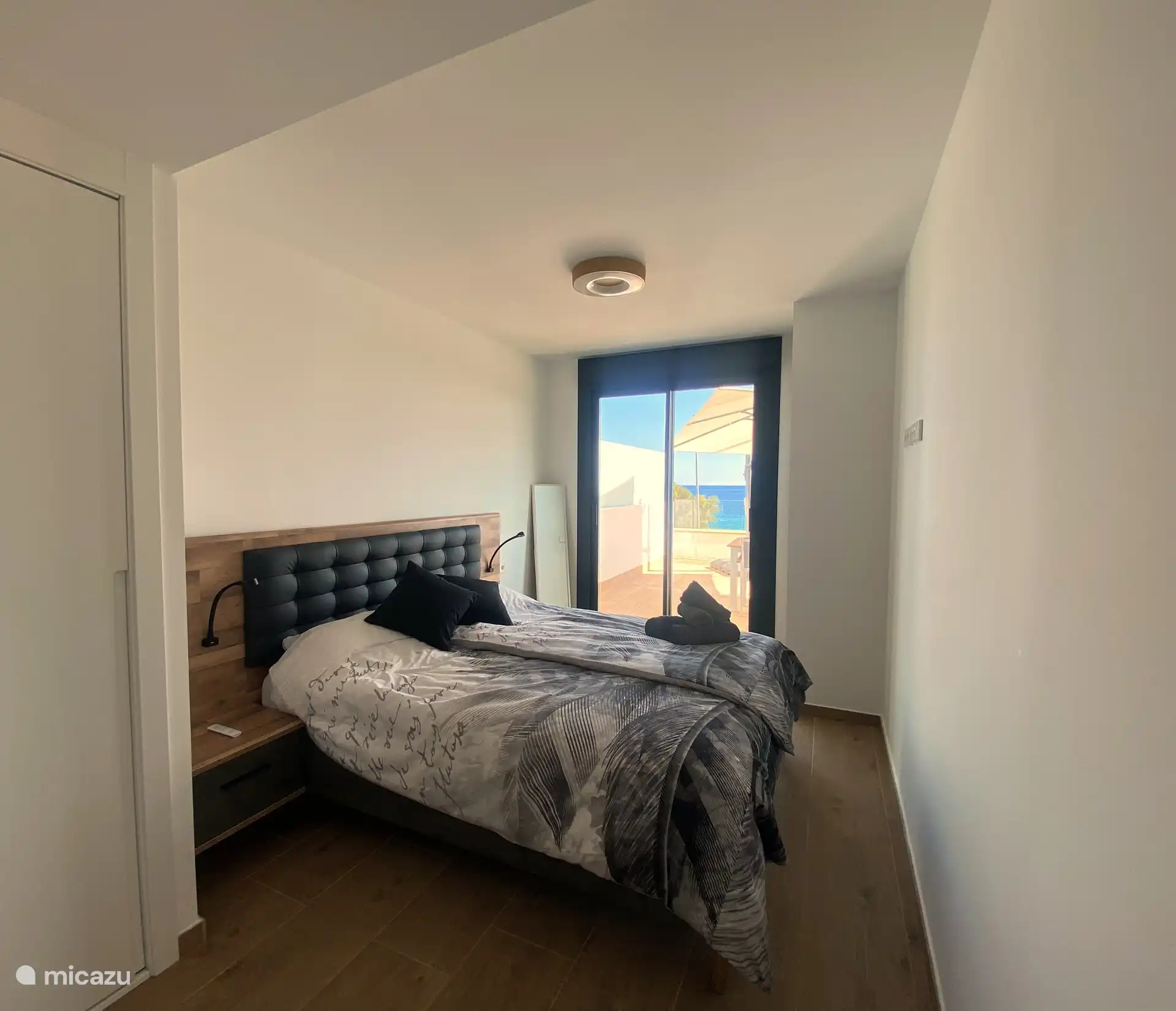 Beach Apartment Vista Torres - Hauptschlafzimmer met zeezicht.