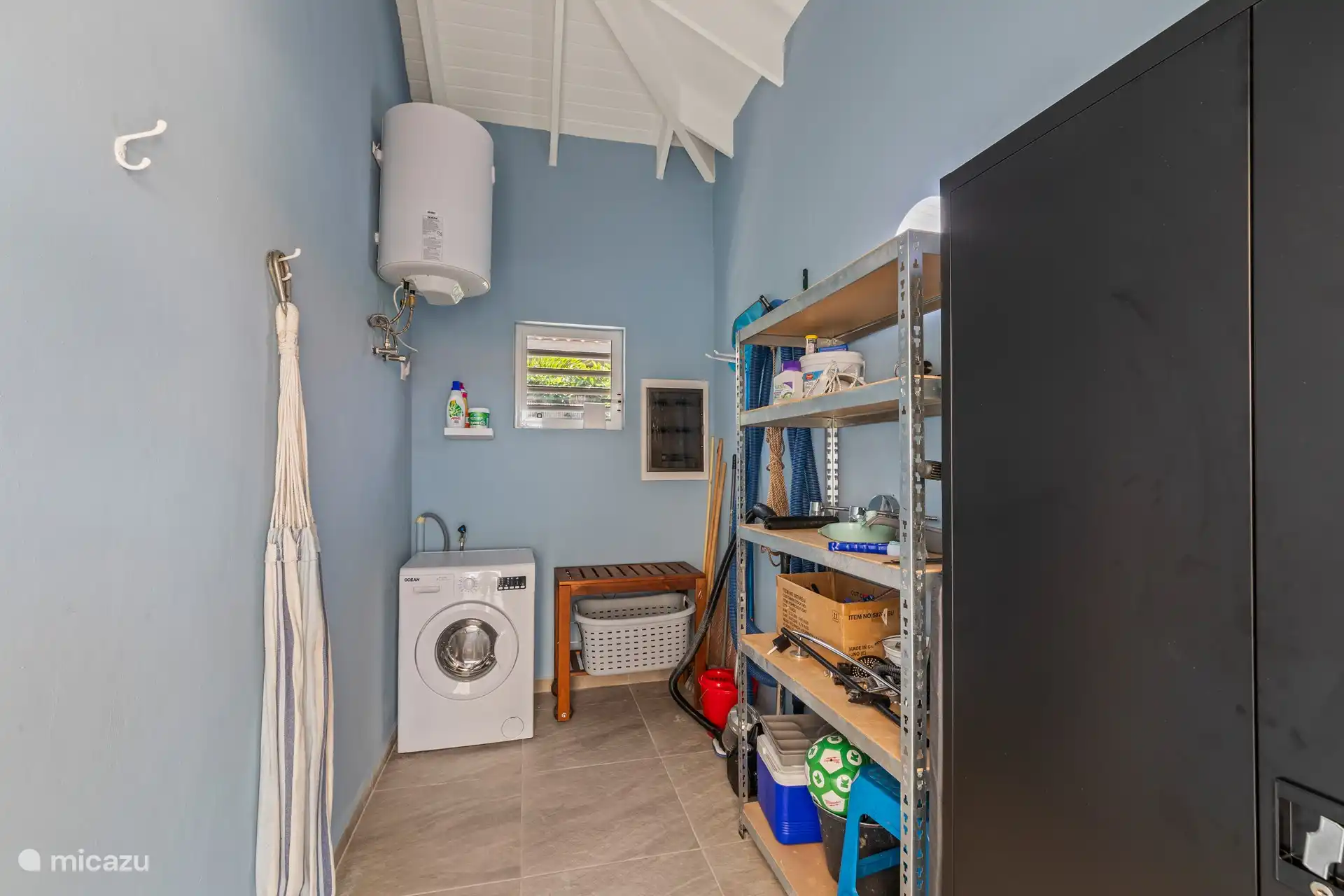 Abstellraum mit Waschmaschine