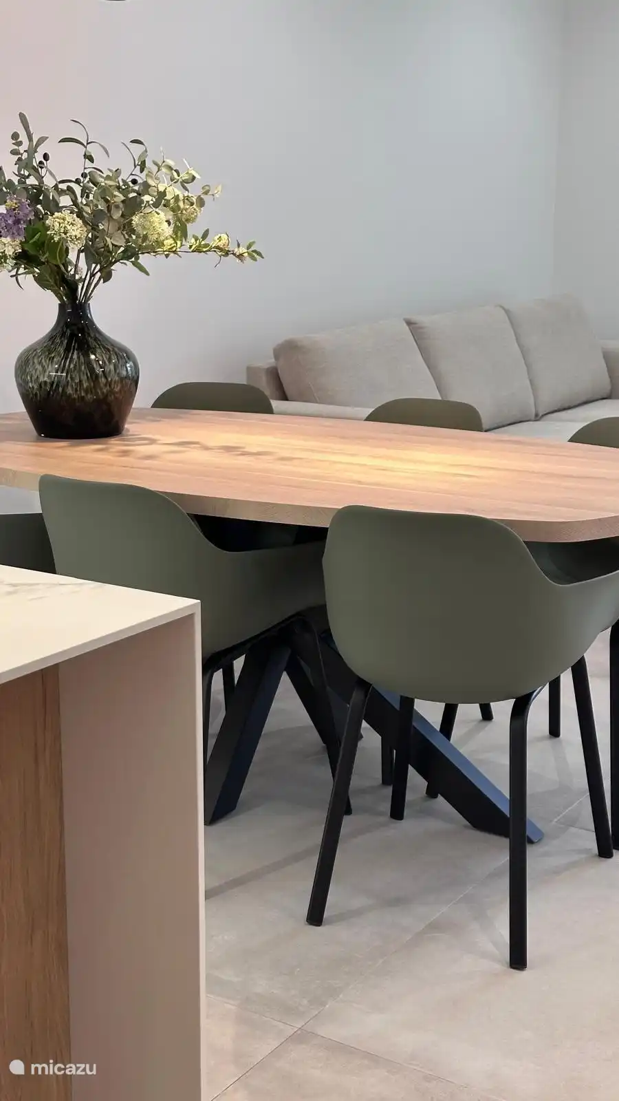 Table à manger avec 6 chaises